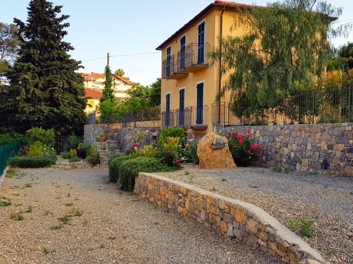 Vila Casa Laura Imperia Exteriér fotografie